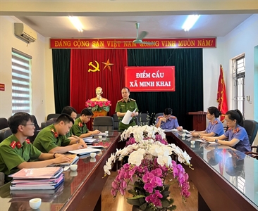Viện KSND huyện Hoài Đức phối hợp với Cơ quan CSĐT - Công an huyện tiến hành...